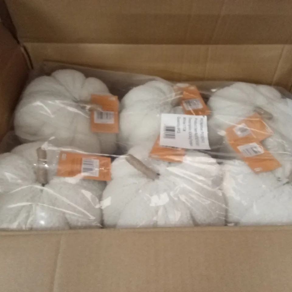 PALLET CONTAINING A LARGE ASSORTMENT OF BRAND NEW HALLOWEEN GOODS AND PRODUCTS TO INCLUDE; PLUSH PUMPKINS ETC