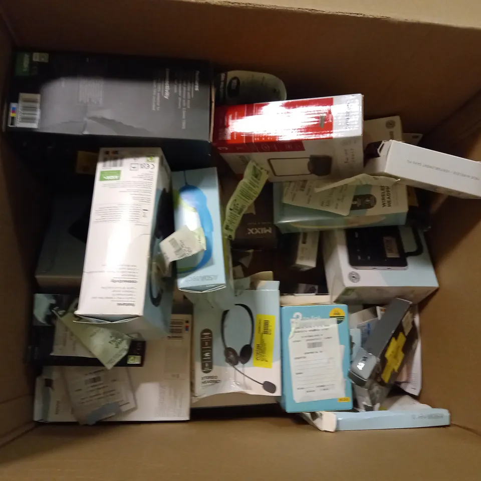BOX OF APPROX 20 ASSORTED ITEMS INCLUDING POLAROID CD BOOMBOX, WIRELESS KEYBOARD AND WIRED GAMING HEADSET