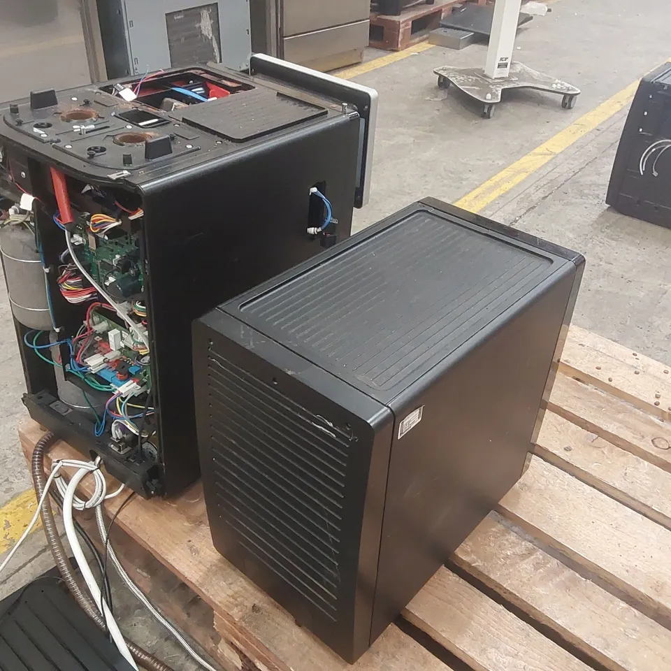 FRANKE A600 COMMERCIAL COFFEE MACHINE WITH MILK CHILLER (2 ITEMS)