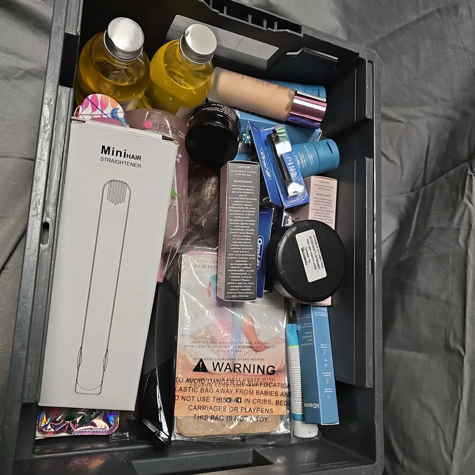 ASSORTED HEALTH & BEAUTY LOT: MINI HAIR STRAIGHTENER (VERIFY MODEL), LA ROCHE-POSAY BREAKOUT CONTROL KIT & SKINCARE