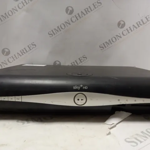 SKY+HD DRX890-C BOX