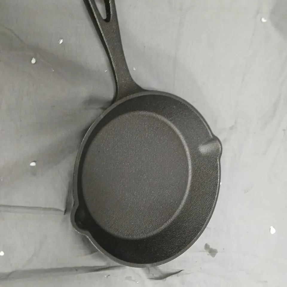CAST IRON SKILLET FRYING PAN WITH HANGING HANDLE
