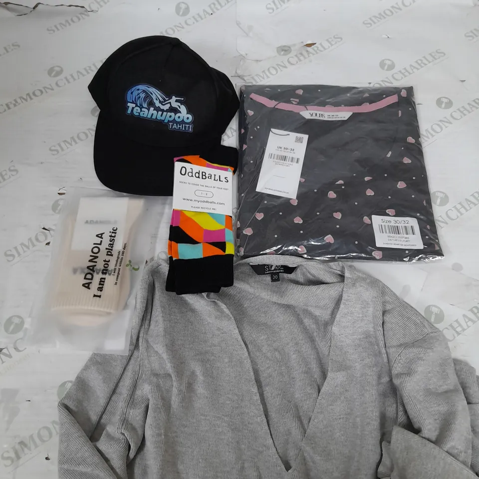 BOX OF APPROXIMATELY 25 ASSORTED CLOTHING ITEMS TO INCUDE - TROUSERS , HAT , JUMPER , SOCKS ETC