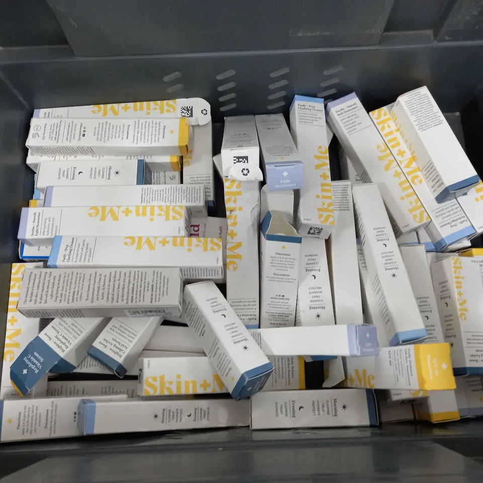 BOX OF APPROXIMATELY 20 ASSORTED SKIN+ME COSMETIC ITEMS TO INCLUDE - RICH MOISTURISER, OIL FREE SUNSCREEN, AND HYDRATING CLEANSER ETC. 