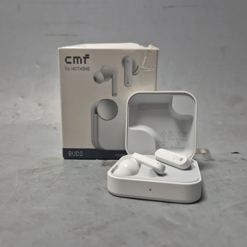 CMT BY NOTHING BUDS IN WHITE 