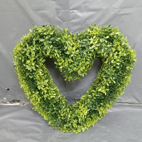 LOT OF 2 41CM BOXWOOD HANGING HEART 