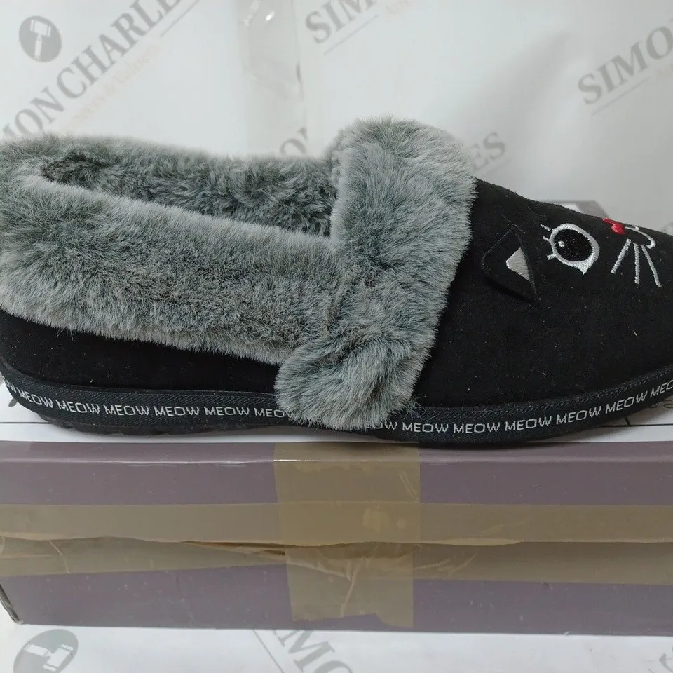 PAIR OF SKECHERS BOBS TOO COZY SLIPPERS BLACK CAT SIZE 6