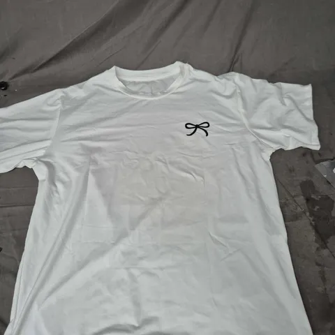 WHITE T-SHIRT WITH SMALL BLACK BOW LOGO 