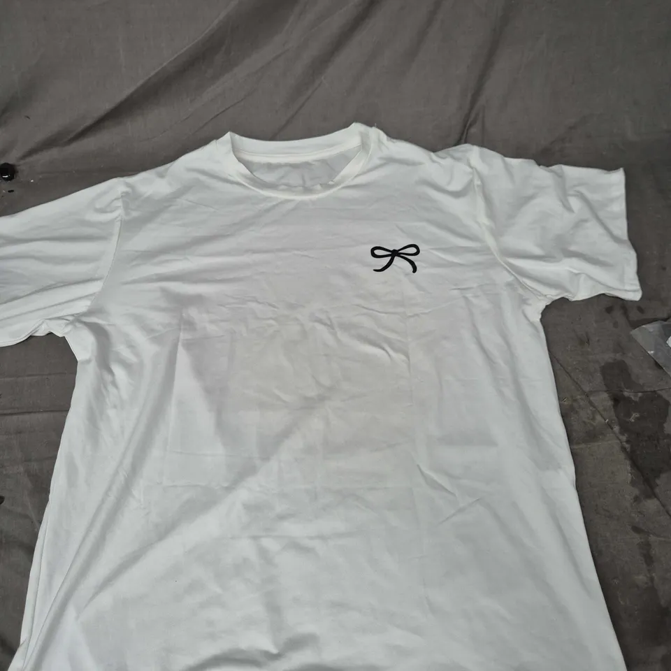 WHITE T-SHIRT WITH SMALL BLACK BOW LOGO 