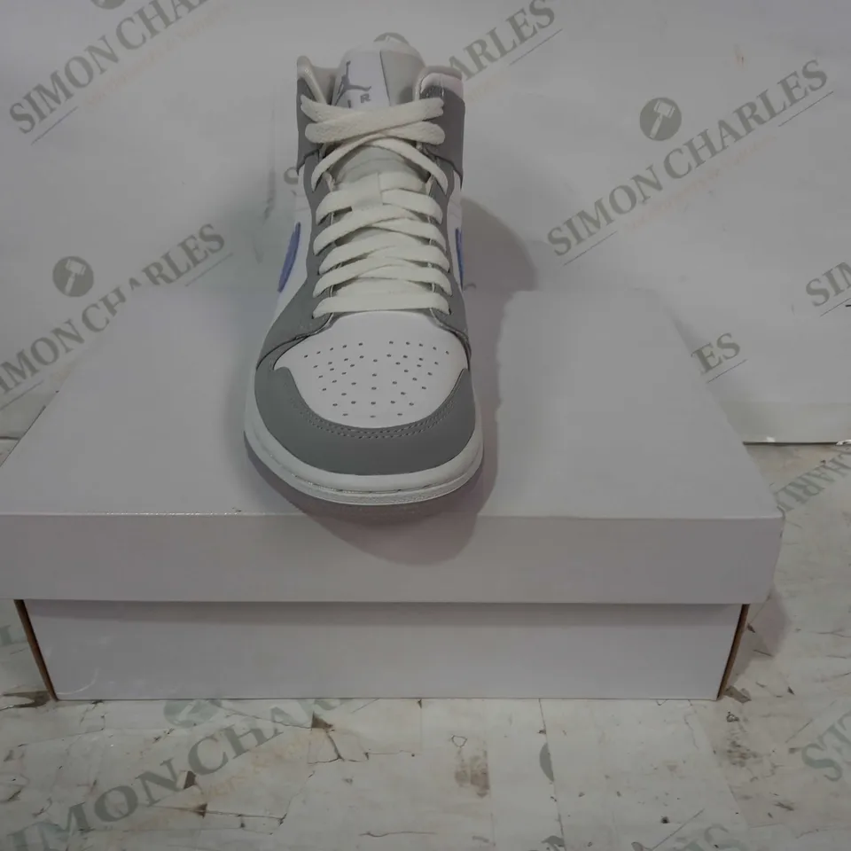 BOXED PAIR OF NIKE AIR JORDAN SHOES IN GREY/WHITE/BLUE UK SIZE 5