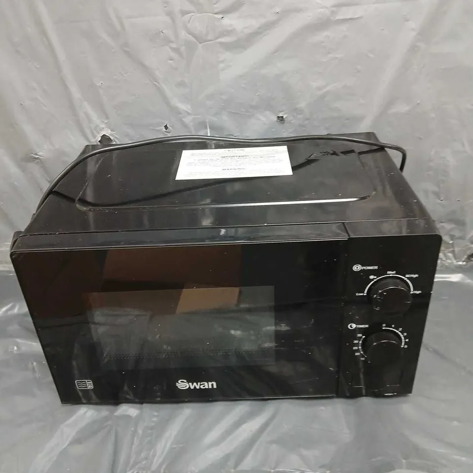 BOXED SWAN 20L 700W MANUAL MICROWAVE - BLACK  RRP £54