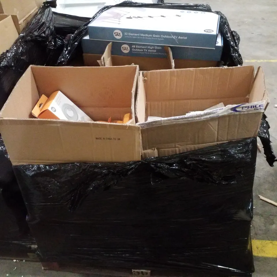 PALLET CONTAINING ASSORTED ELECTRICAL PRODUCTS INCLUDING 32 ELEMENT OUTDOOR TV AERIALS, TV AERIAL EXTENSION KITS & 1.5M JACK 3.5MM TO DOUBLE PHONO CABLE