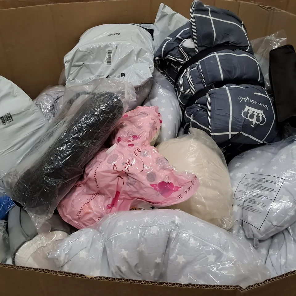 PALLET CONTAINING A LARGE QUANTITY OF ASSORTED HOME FABRIC ITEMS TO INCLUDE SUPPORT CUSHIONS, CERVICAL PILLOW U-SHAPED PILLOWS