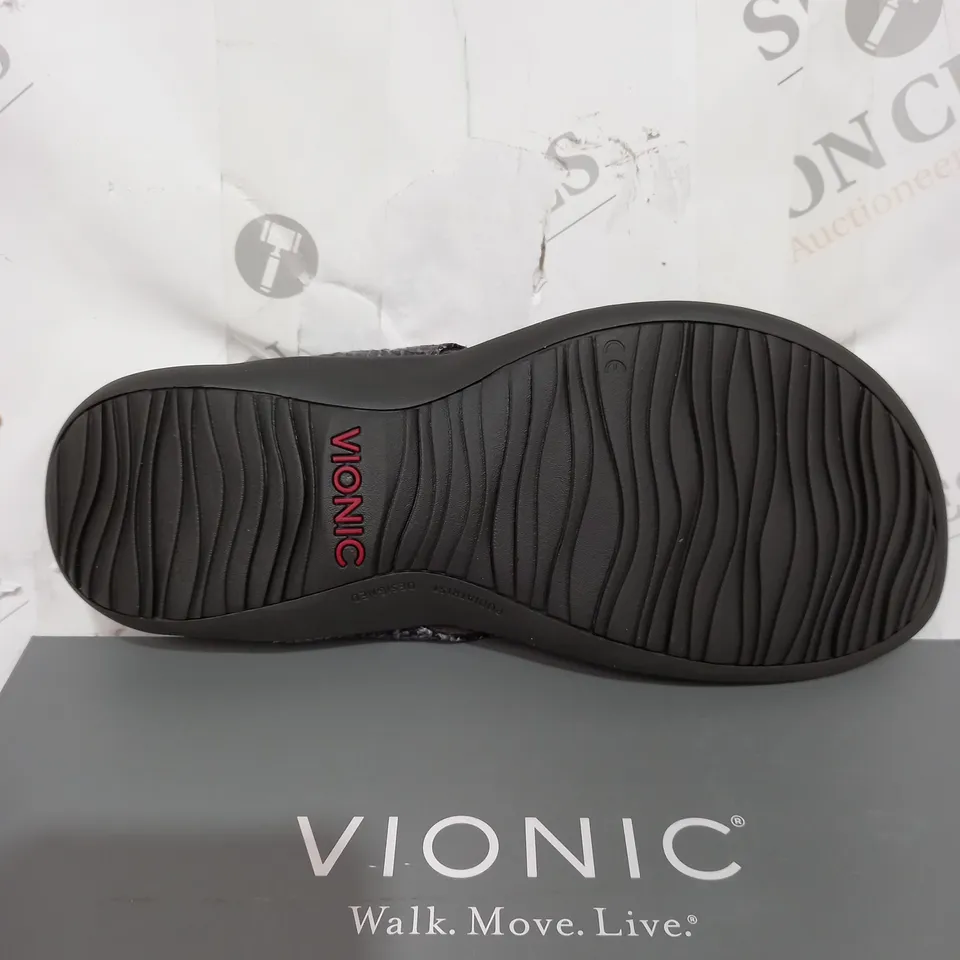 BOXED PAIR OF VIONIC REST LUCIA SANDALS IN SLATE SIZE 6