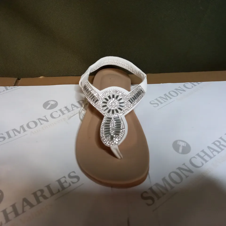 KASARA EMBELLISHED THONG SANDAL - SIZE 5