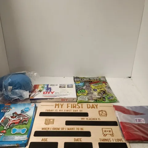 BOX OF APPROXIMATELY 25 ASSORTED TOYS INCLUDING NICKELODEON PAW PATROL MAKE YOUR OWN FIRE TRUCK, MY FIRST DAY WOODEN BOARD AND ALDER HEY ELEPHANT TOY