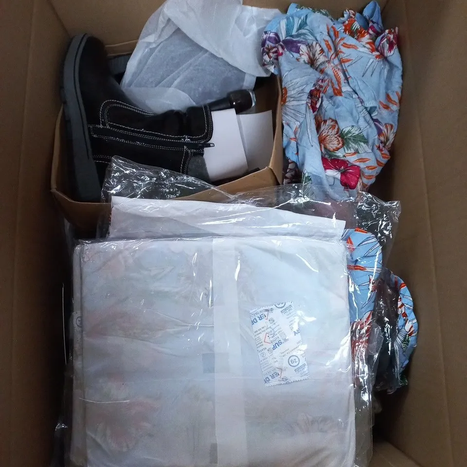 BOX CONTAINING A MIX OF APPROXIMATELY 20 ASSORTED SHOES AND CLOTHING ITEMS
