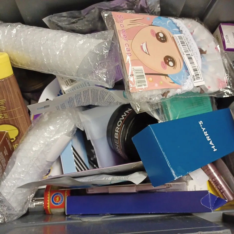 BOX OF APPROX 15 ASSORTED HEALTH AND BEAUTY ITEMS TO INCLUDE - LOREAL PARIS ELVIVE NUTRI GLOSS SHINE SHAMPOO - LOREAL ELEVIVE FULL RESTORE - BYROKKO SHINE BROWN ORIGINAL ECT