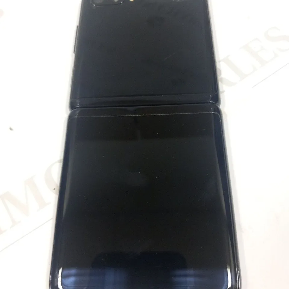 BOXED SAMSUNG GALAXY Z FLIP 5G MOBILE PHONE 