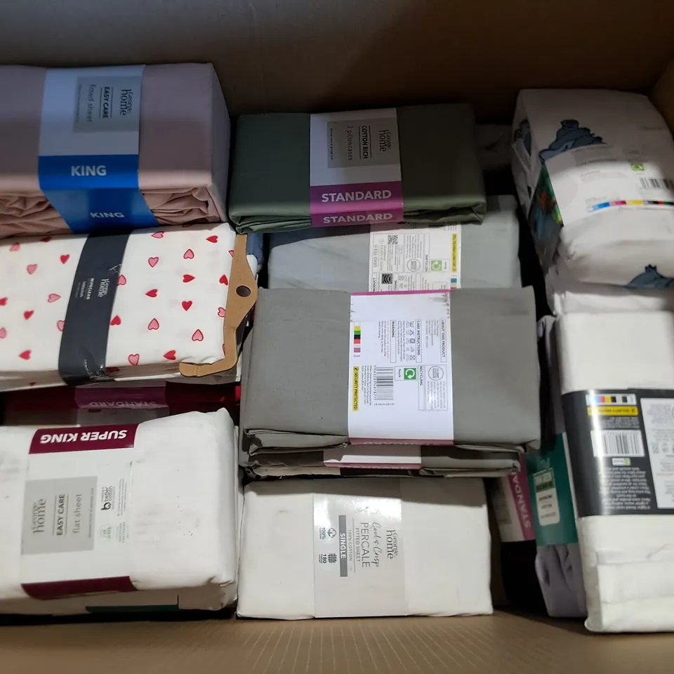LOT OF APPROXIMATELY 30 ASSORTED BEDDING SHEETS IN VARIOUS STYLES AND SIZES 