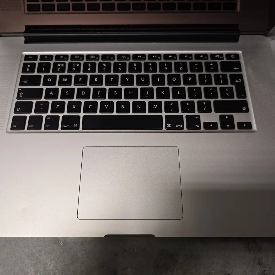 APPLE MACBOOK PRO A1398