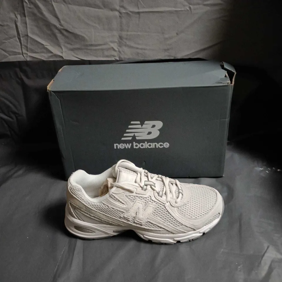 NEW BALANCE TRAINERS – GREY/WHITE RUNNING SHOES - BOXED - SIZE UK 7.5
