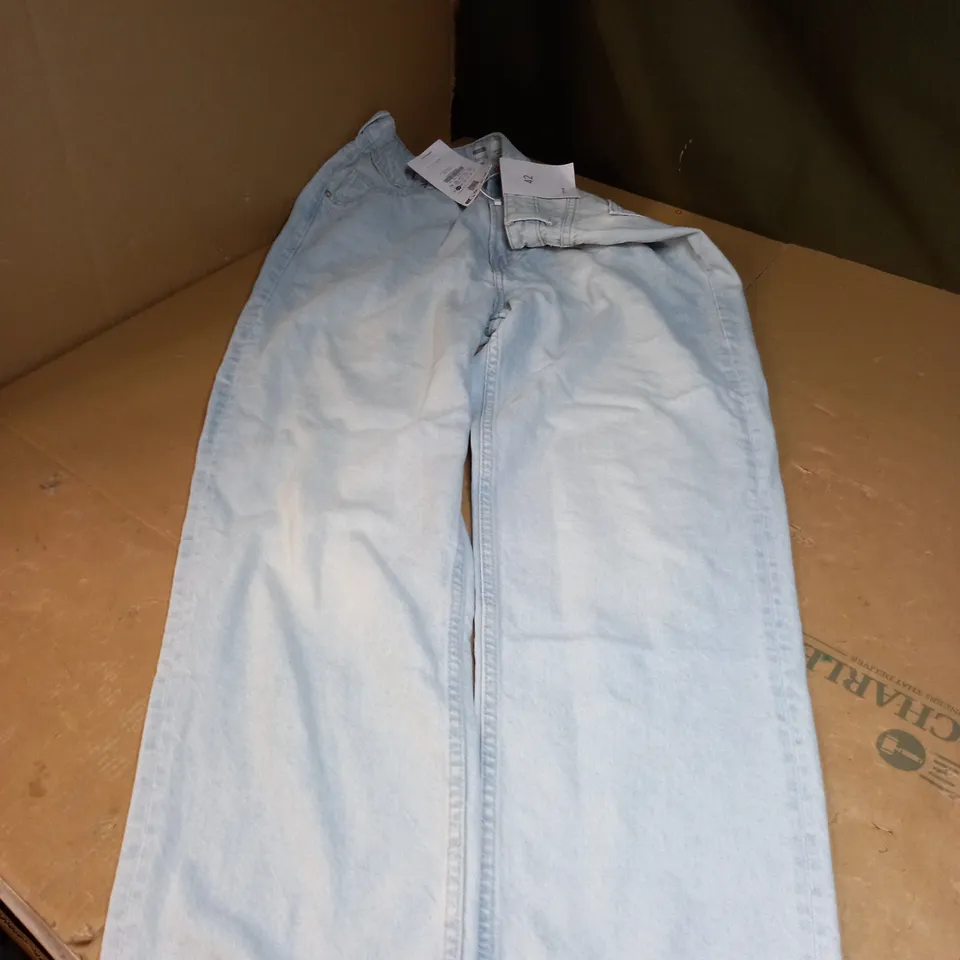 LIGHT BLUE DENIM JEANS SIZE 14