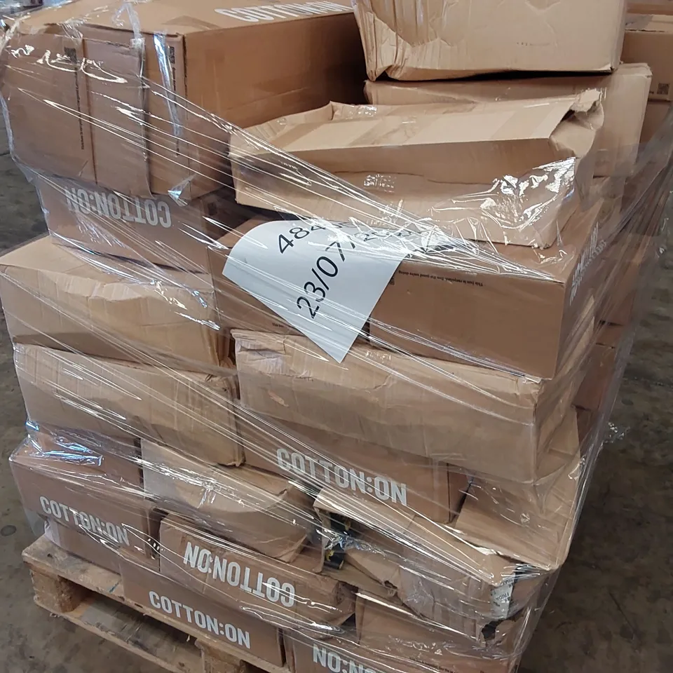 PALLET OF ASSORTED CONSUMER AND HOUSEHOLD PRODUCTS TO INCLUDE; TYPO BAGS AND RUCKSACK, 'RECOVERY MODE' FLUFFY HOODIE, PAPER CHRISTMAS TREES, TRAVEL PILLOW AND MUG, A5 JOURNAL ECT.