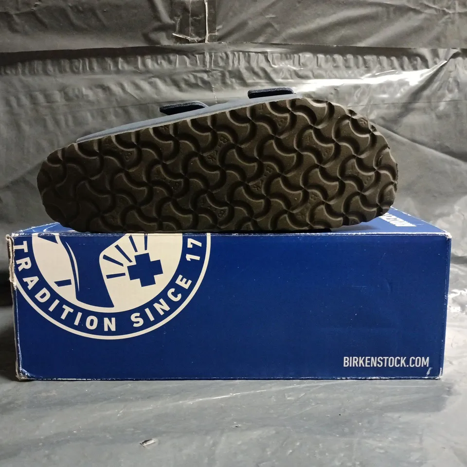 BOXED PAIR OF BIRKENSTOCK ARIZONA BS SANDALS IN NAVY SIZE UK 4.5