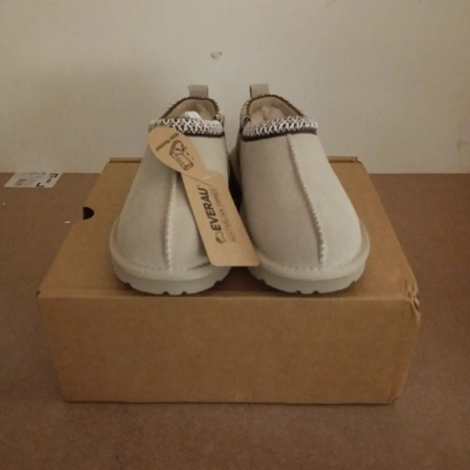 BOXED PAIR OF EVERAU WIGEON SHOES IN SAND - EU 37