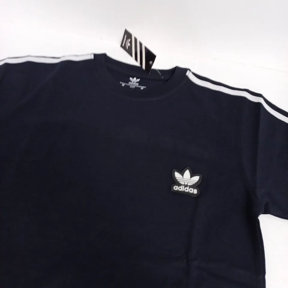 ADIDAS NAVY T-SHIRT - SIZE M