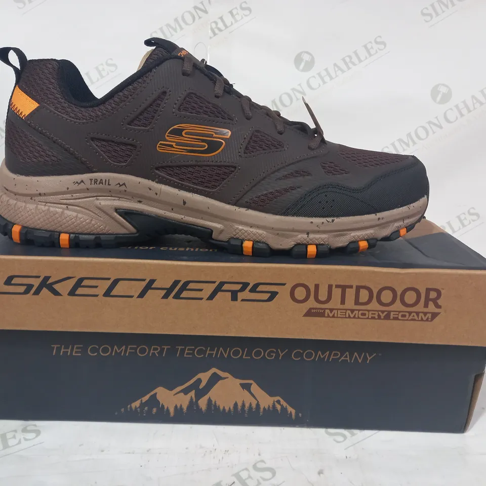 BOXED PAIR OF SKECHERS OUTDOOR HILLCREST SHOES IN BROWN UK SIZE 11