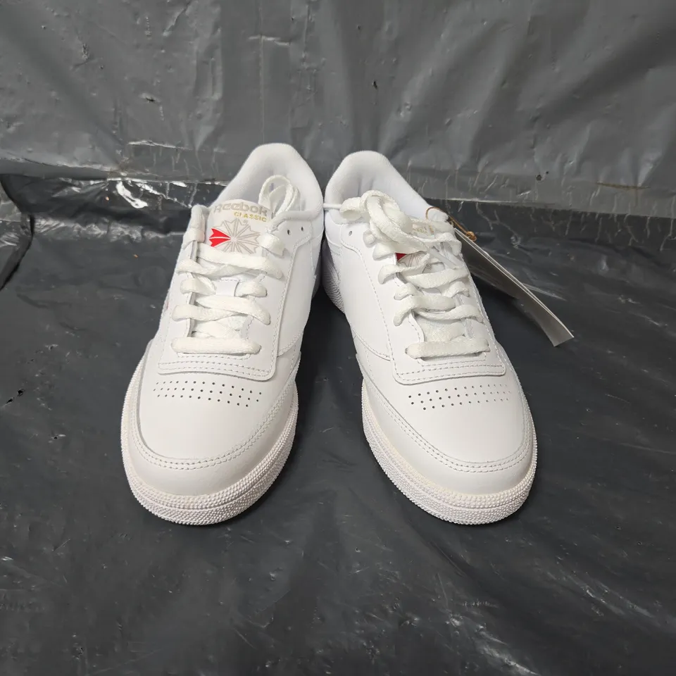 UNBOXED PAIR OF REEBOK CLUB C 85 TRAINERS IN WHITE - UK 5