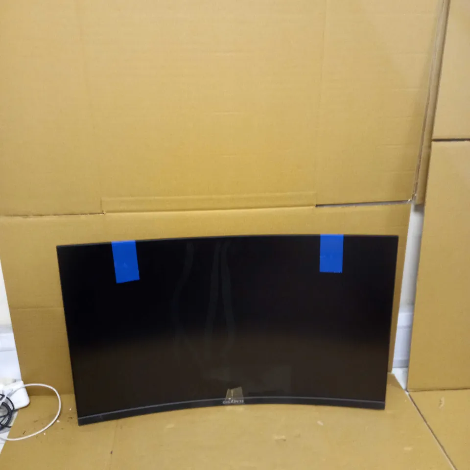 GIGABYTE G32QC CURVED 3‎1.5" VA 1500R QHD (2560X1440) 165HZ 1MS FREESYNC GAMING MONITOR