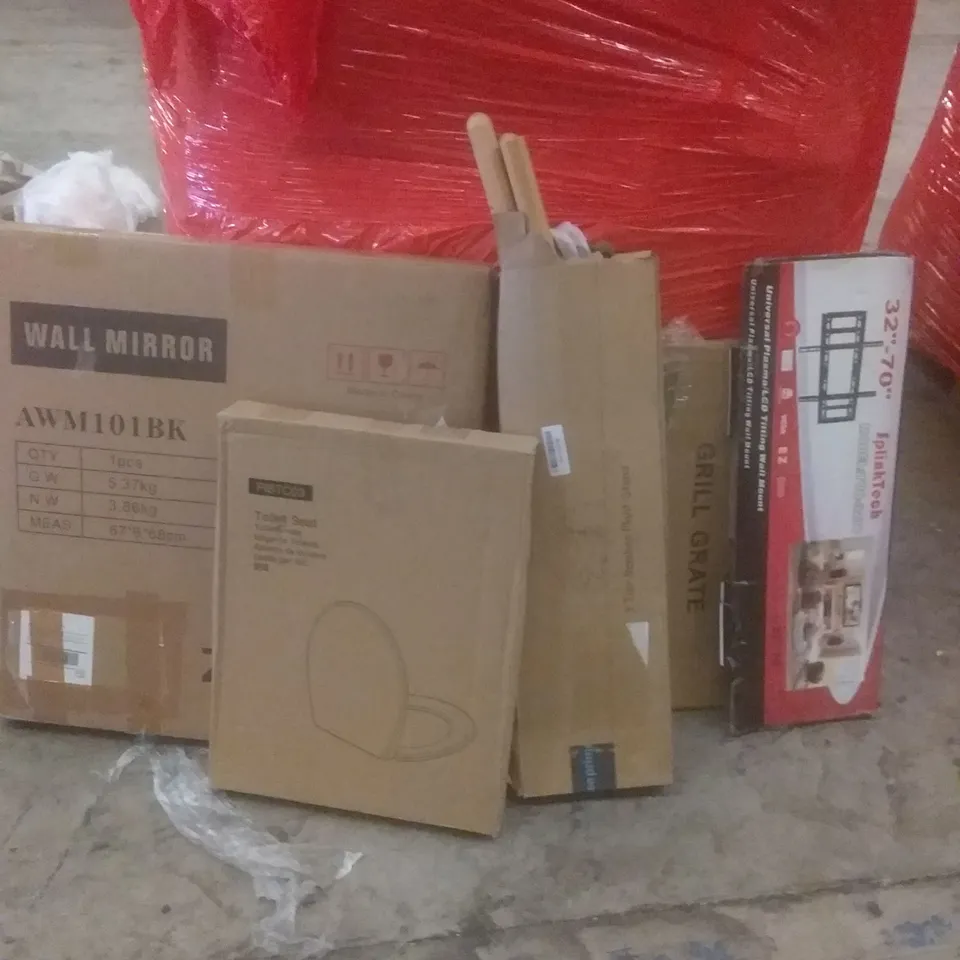 PALLET OF ASSORTED ITEMS INCLUDING WALL MIRROR, TOILET SEAT, PLANT STAND, GRILL GRATE