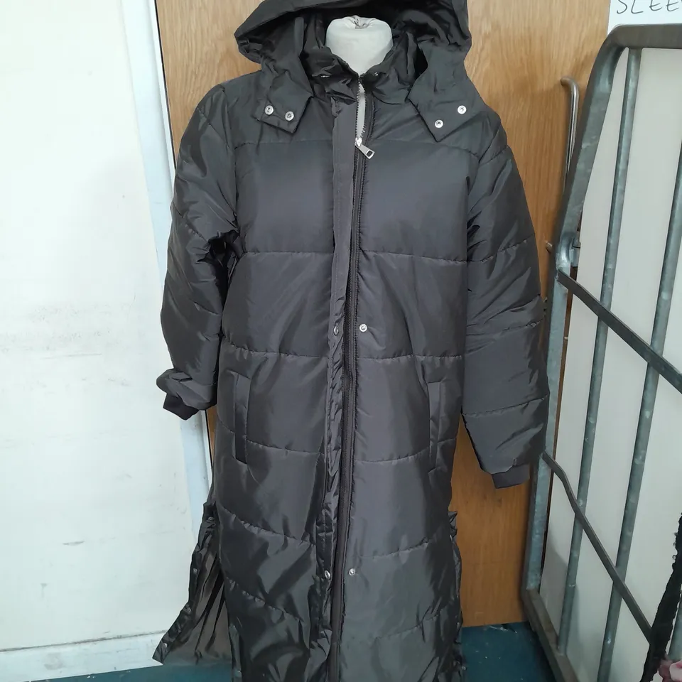 UNBRANDED LONG PUFFER COAT IN DARK BROWN SIZE M