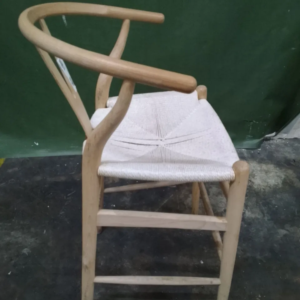 WOODEN BARSTOOL 