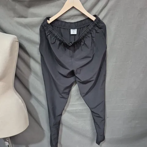 GYMSHARK JOGGERS - SIZE M 