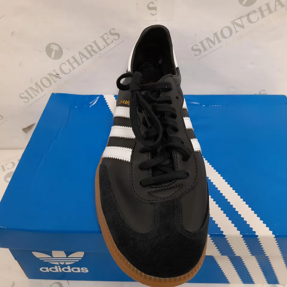 BOXED PAIR OF ADIDAS SAMBAS IN BLACK/WHITE - UK 11.5