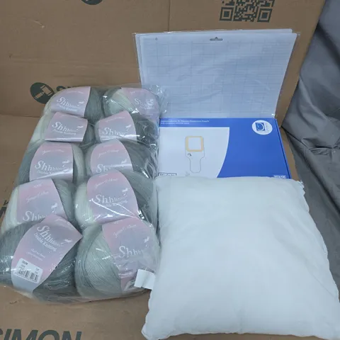 APPROXIMATELY 15 ASSORTED HOUSEHOLD PRODUCTS TO INCLUDE CUTTING MAT, SHH DOUBLE KNITTING, XL SHOWER PROTECTION POUCH, ETC - COLLECTION ONLY