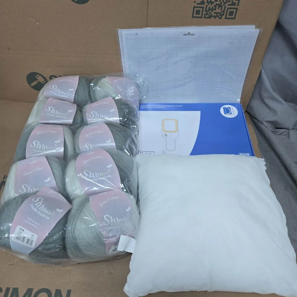 APPROXIMATELY 15 ASSORTED HOUSEHOLD PRODUCTS TO INCLUDE CUTTING MAT, SHH DOUBLE KNITTING, XL SHOWER PROTECTION POUCH, ETC - COLLECTION ONLY