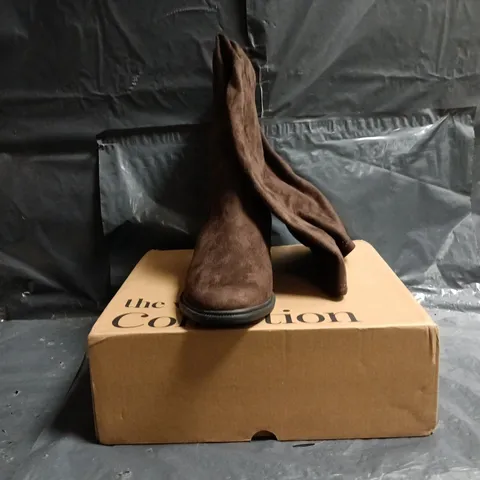 BOXED PAIR OF THE VERY COLLECTION KNEE-HIGH SHOES IN CHOCOLATE BROWN SIZE 7