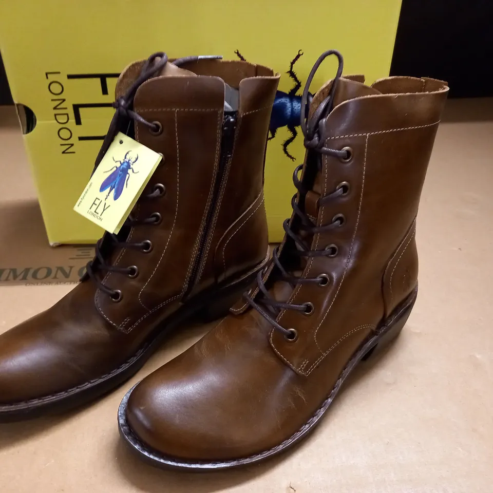 BOXED PAIR OF FLY LONDON BOOTS IN CAMEL - UK 7