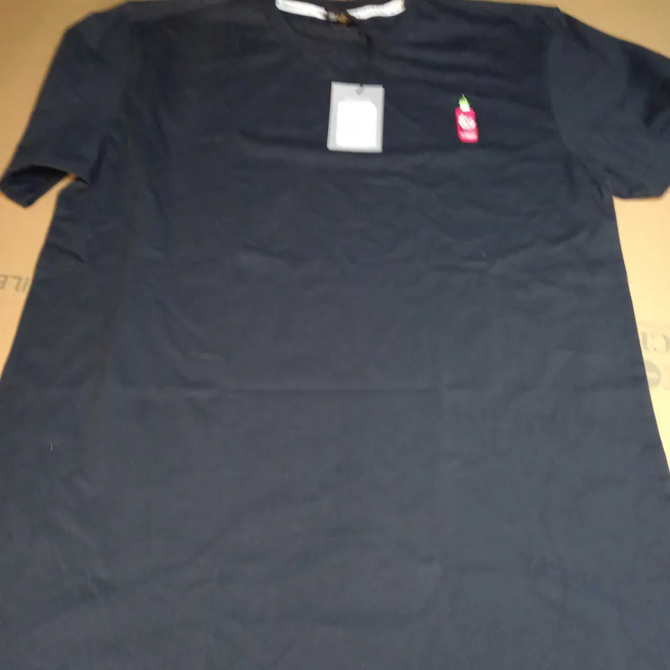 PERCIVAL HOT CHILLI SAUCE EMBROIDED T-SHIRT IN NAVY - XL