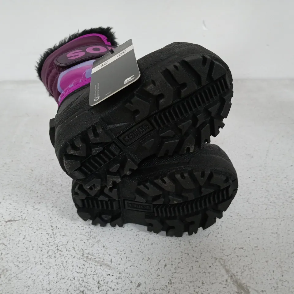 BOXED PAIR OF SOREL TODDLER SNOW COMMANDER BOOTS IN PURPPLE/BLACK - UK 3