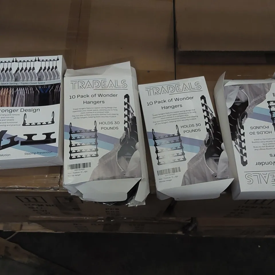 PALLET CONTAINING APPROXIMATELY 8 BOXES OF 40x 10PCS TRADEALS WONDER HANGERS