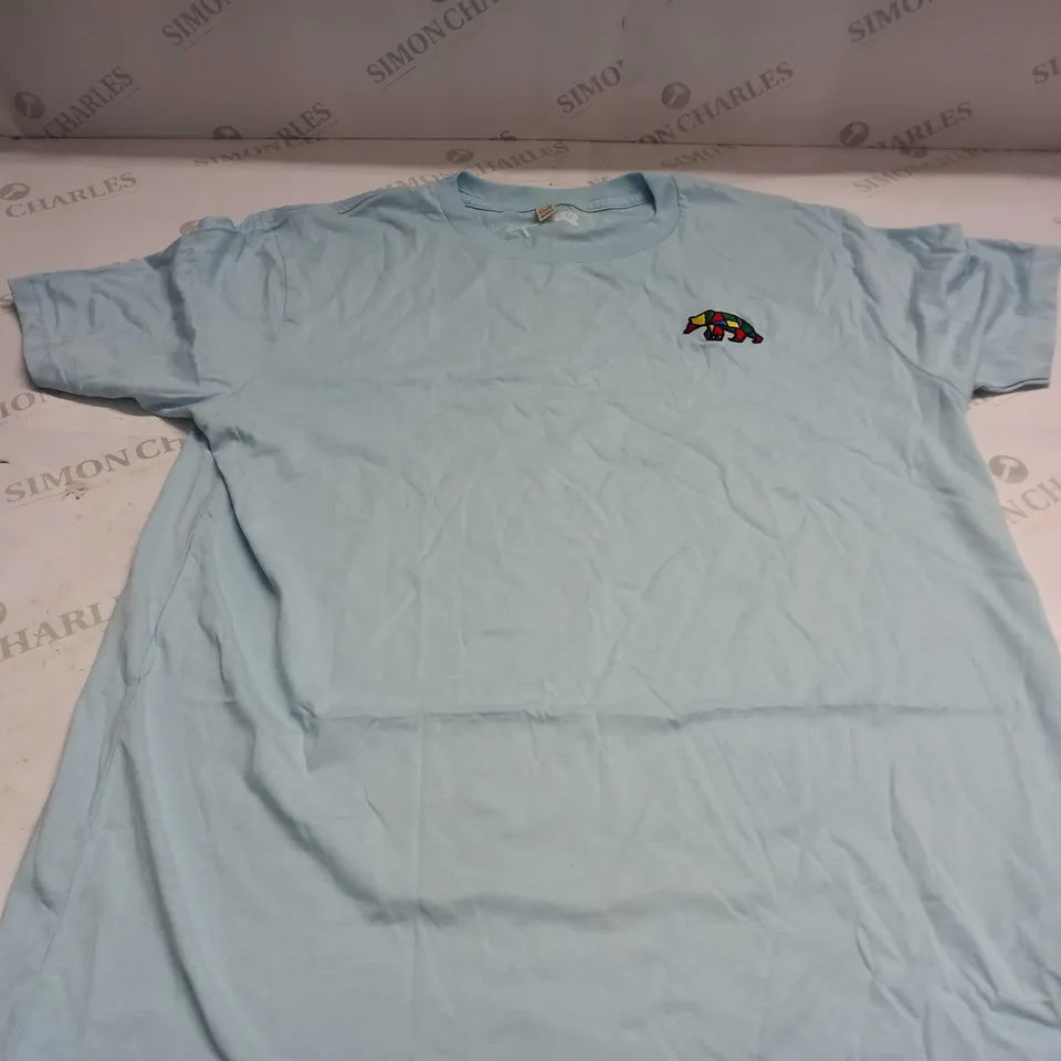 SUTSU EMBROIDED MULTICOLOUR BEAR CREW-NECK T-SHIRT IN SKY BLUE - LARGE