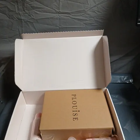 P LOUISE MAKE-UP BOX SET 