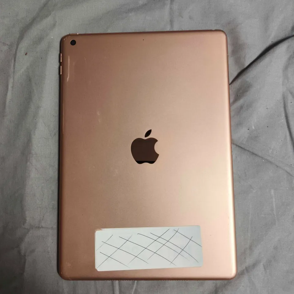 APPLE IPAD TABLET IN ROSE GOLD - MODEL UNSPECIFIED