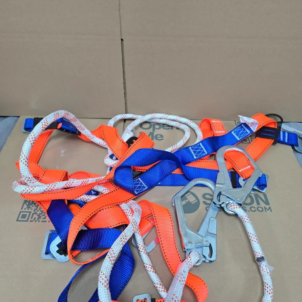 FULL BODY SAFETY HARNESS